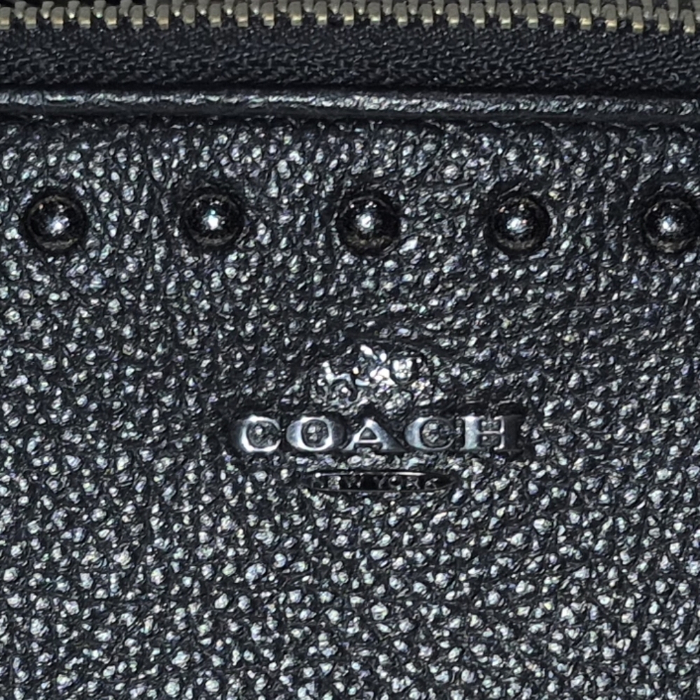 Authentic COACH Crossbody Clutch With Lacquer Rivets - Picture 4 of 7